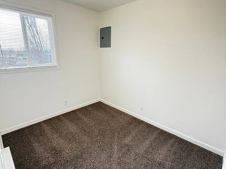 7865 Valley Rd NE — Photo 17