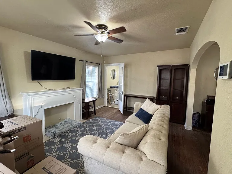 210 Haggin St — Photo 3
