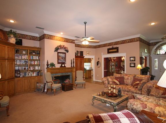 3rd image of 13955 Beechwood Cir