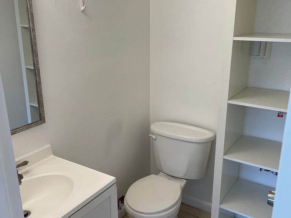 Guest bath.