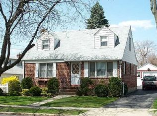103 Center St, Williston Park, NY 11596