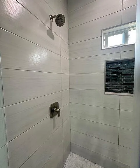 2417 Indian Creek Ave #1 — Photo 9