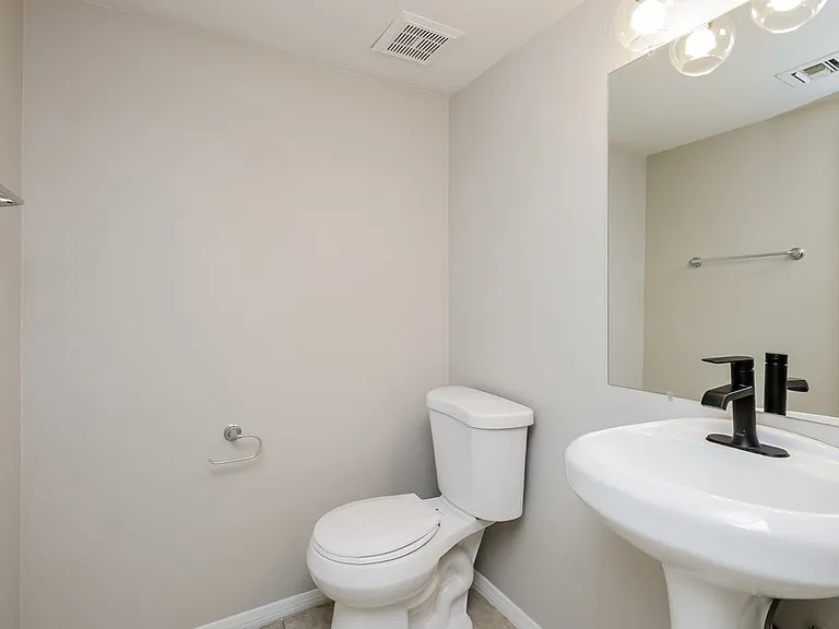 521 N Redrock St — Photo 14