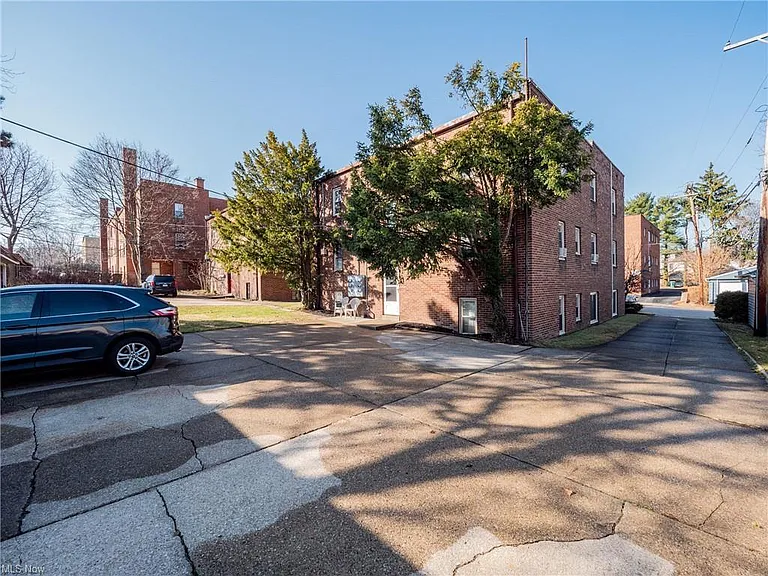 1351 Clarence Ave #3 — Photo 16