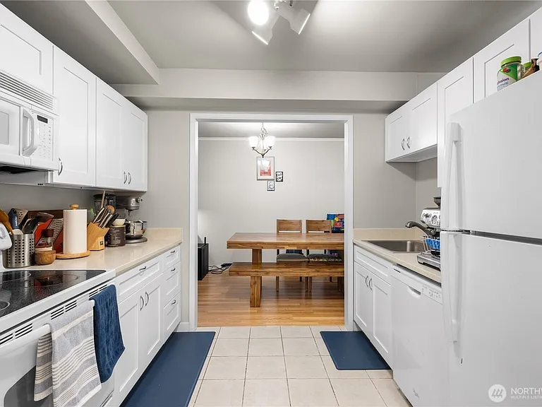 7930 SE 34th St #203 — Photo 2