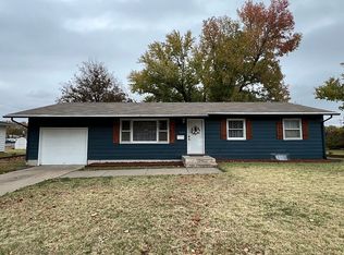 1004 10th St, Wamego, KS 66547