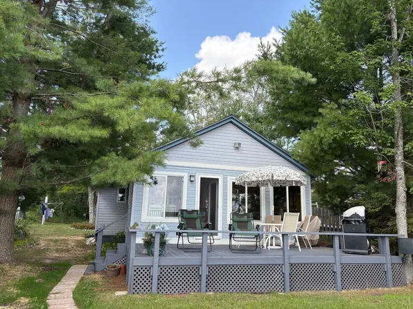 8470 Silver Strand Rd, Levering, MI 49755