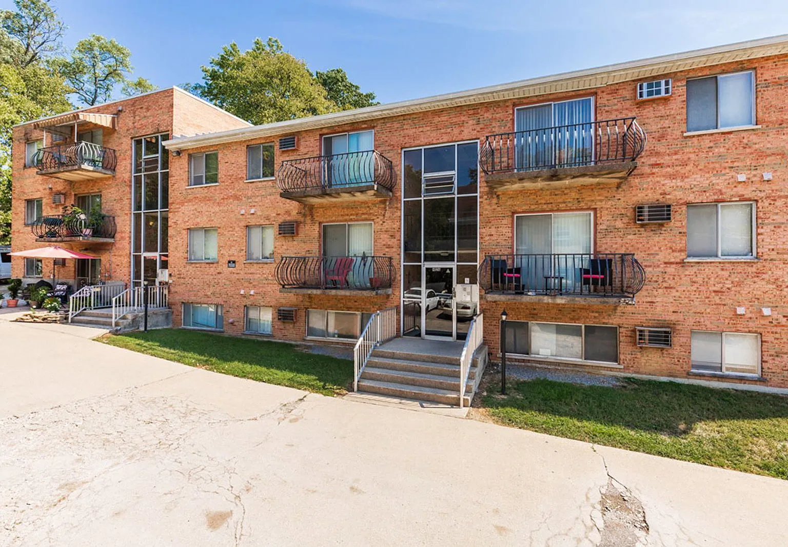 1 bed, 1.0 bath, 600 sqft, $890 — Photo 1