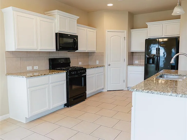 7993 Arezzo Dr — Photo 9