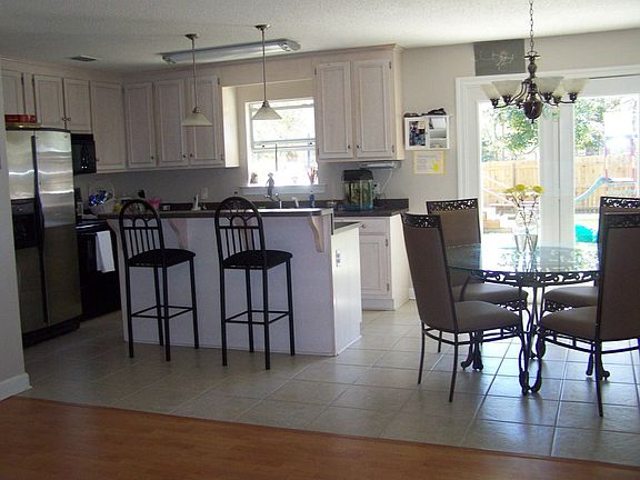 Kitchen and Breakfast area