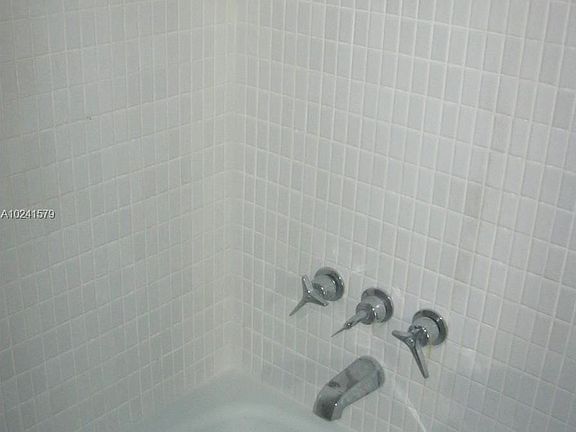 3rd image of 7441 Wayne Ave APT 12C