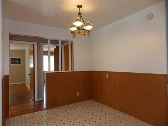5th image of 6237 Benneville St