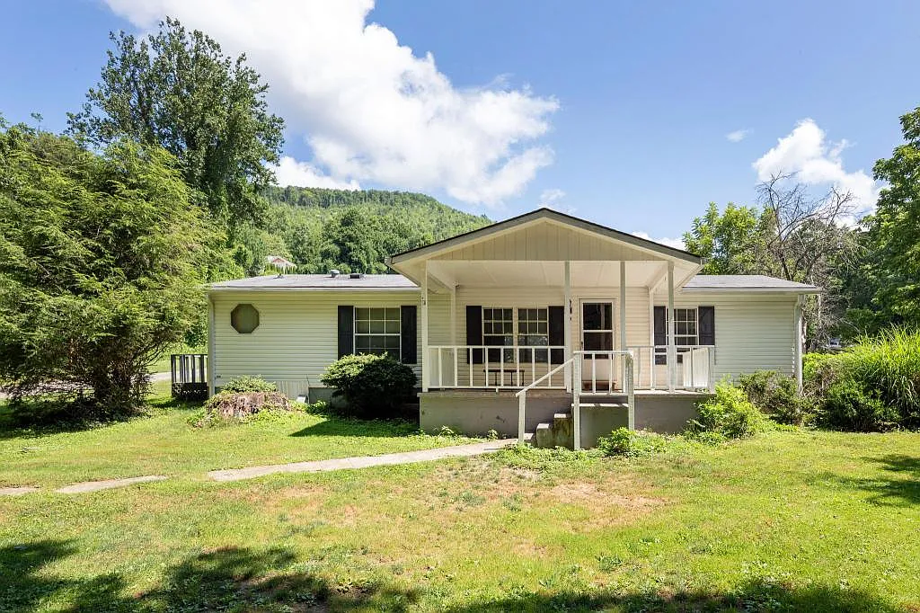 15 Grey Rock Valley — Photo 1