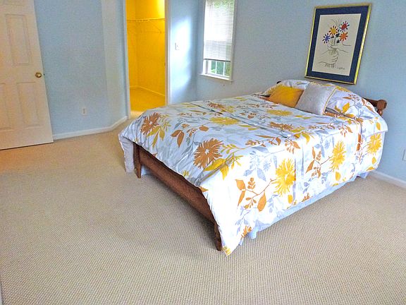 Master Bedroom - Walking Cls