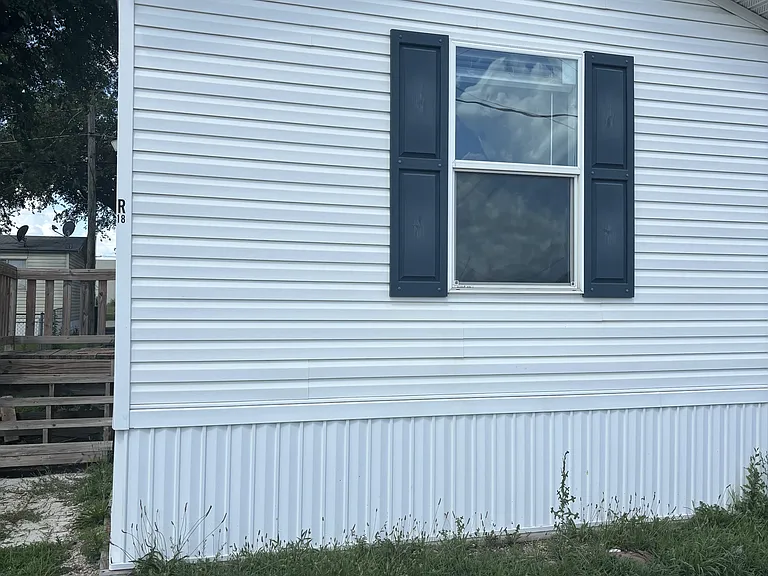 18 SW Rex St — Photo 1