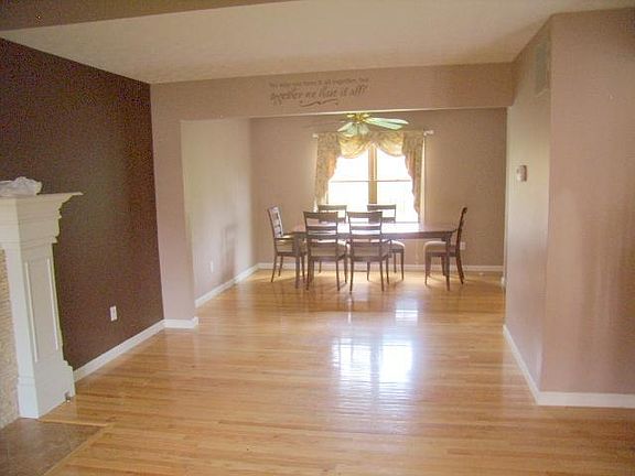4th image of 4432 Pinebrook Ct
