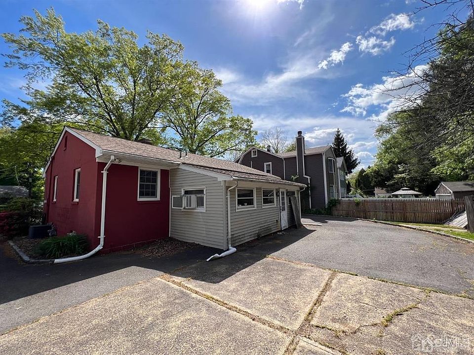 2nd image of 50 Plainfield Ave