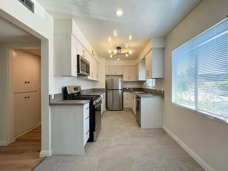 864 W Walnut Ave #C — Photo 9