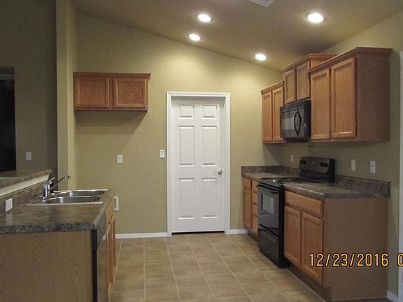 4th image of 415 E 149th St S