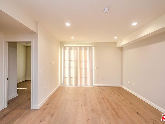 3rd image of 105 S Mariposa Ave APT 206