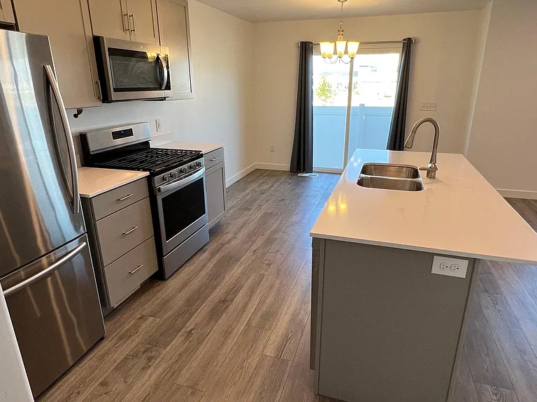 1082 E Pilot St — Photo 3