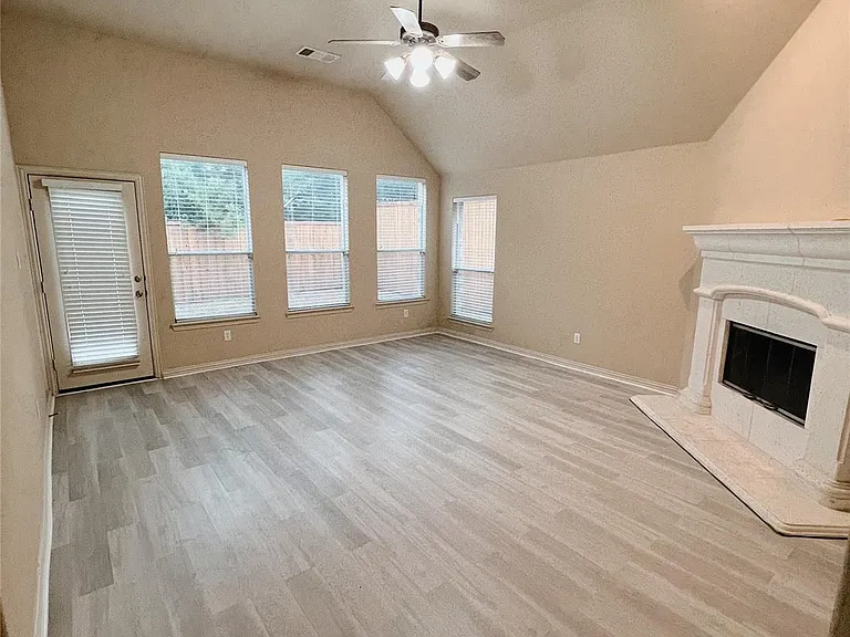 2798 Sparks Dr — Photo 15