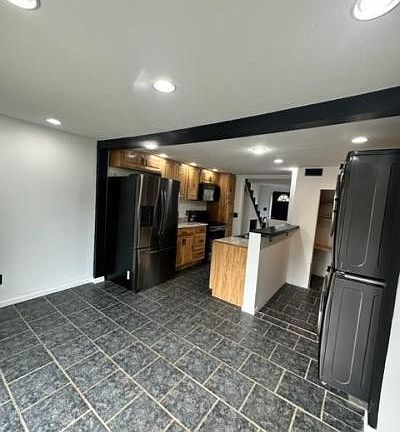 4th image of 300 Rohr Ave NW