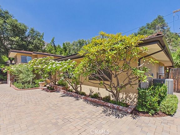 4th image of 340 Toyon Rd