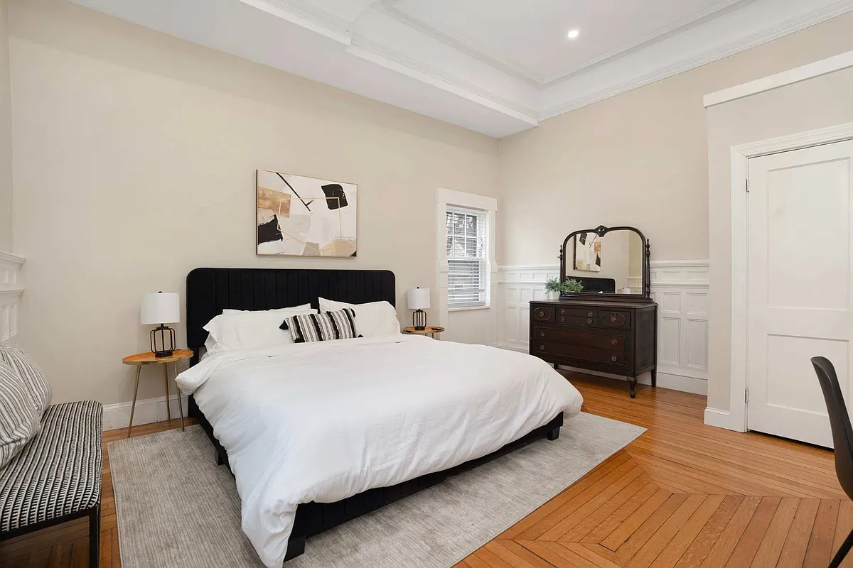 Building Photo - 45 Ayrault St #5