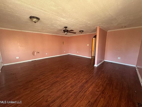 4th image of 212 Lou Ann St