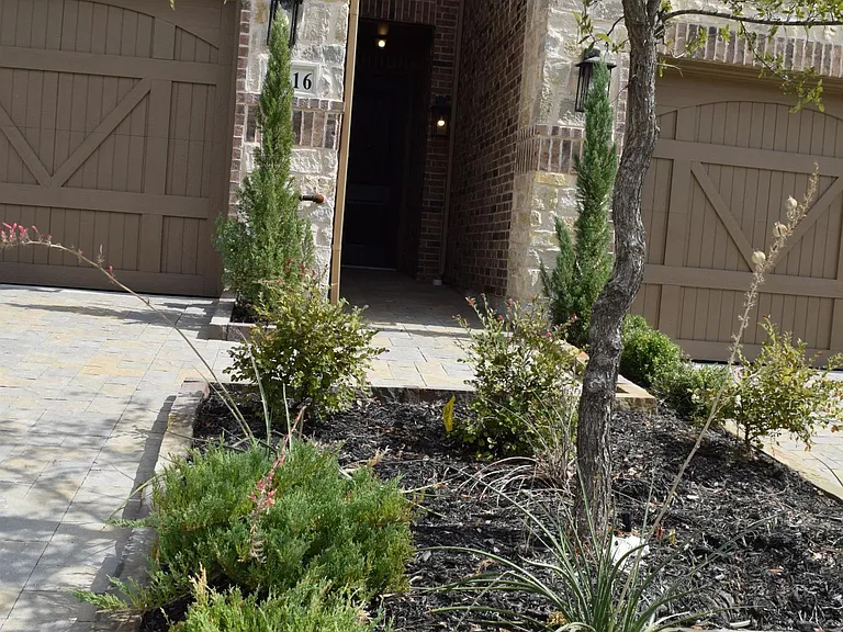 6416 Hermosa Dr — Photo 2