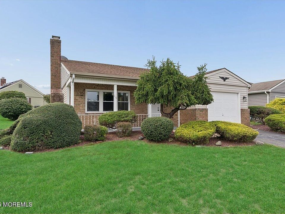 1st image of 15 Buckingham Drive N