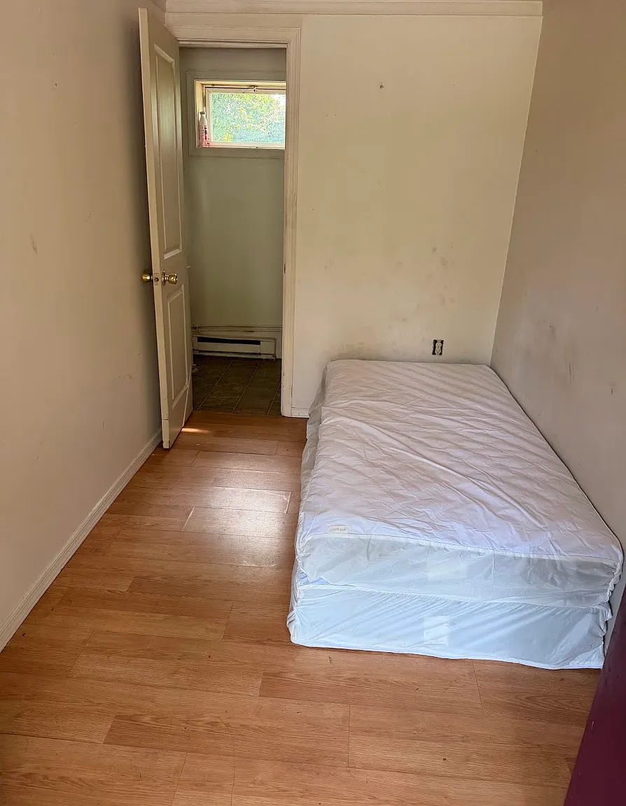 Studio, 300 sqft, $850 — Photo 2