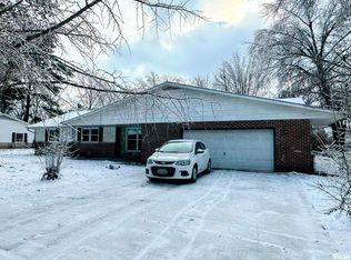 1509 E Gary Dr, Carbondale, IL