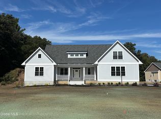 9 Brookhaven Ct, Saratoga Springs, NY 12866