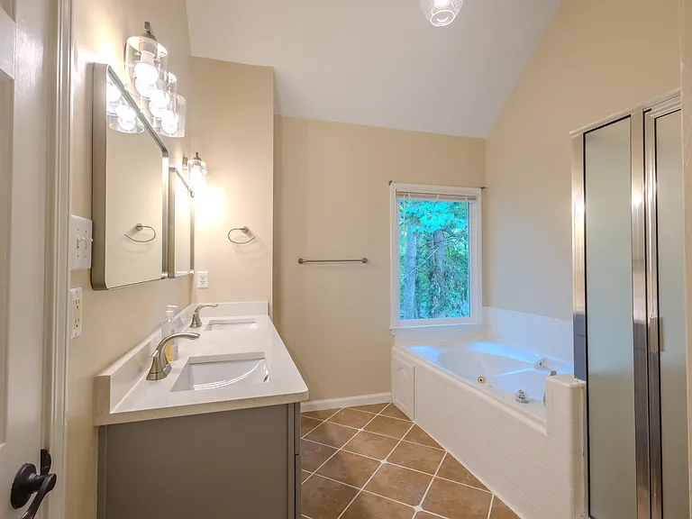 650 Cedar Creek Dr — Photo 43