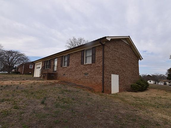 3rd image of 737 Lee Rd