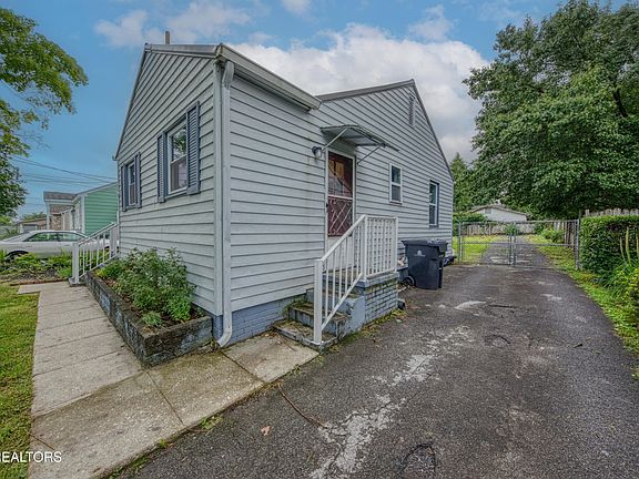 3rd image of 2625 Avondale Ave