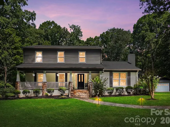 432 Raintree Dr, Matthews, NC 28104
