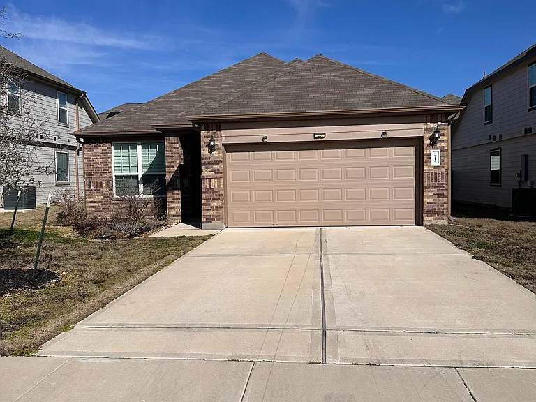 4715 Los Pines Way — Photo 1