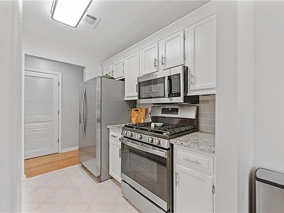 4th image of 1750 Clairmont Rd APT 18