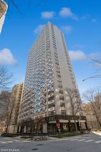1445 N State Pkwy APT 806, Chicago, IL, 60610