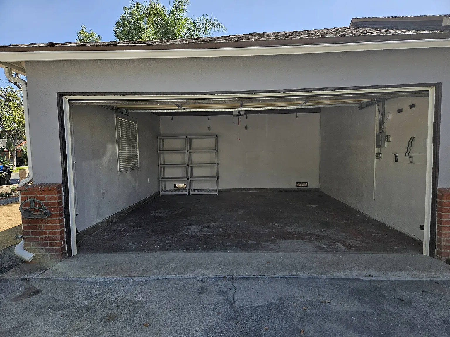 3 bed, 1.5 bath, 1249 sqft, $4,195 — Photo 2