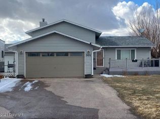 301 Highridge Cir, Wright, WY 82732