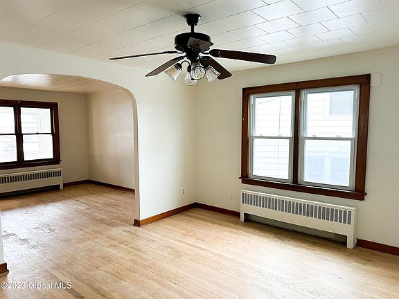 4th image of 28 N Reservoir St