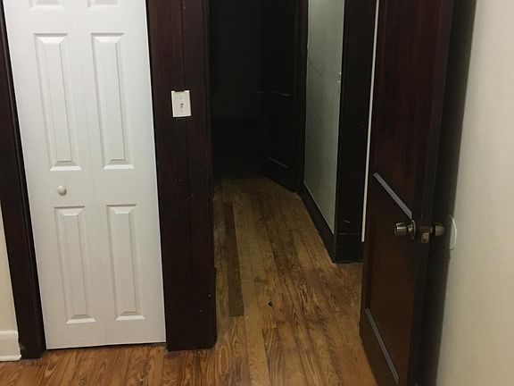 3rd image of 109 W Frances Ave