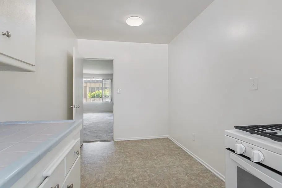 Studio, $1,895 — Photo 3