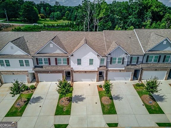 2nd image of 4565 Bishops Ln