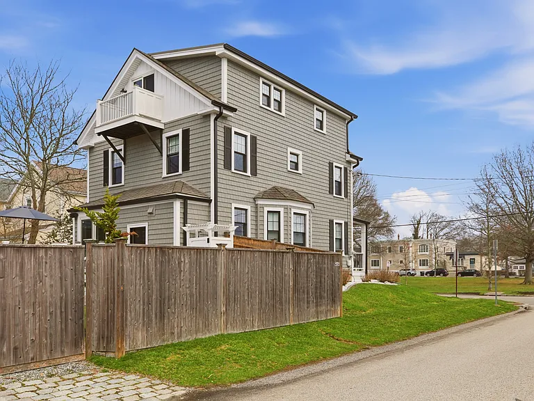 23 Clinton St — Photo 36