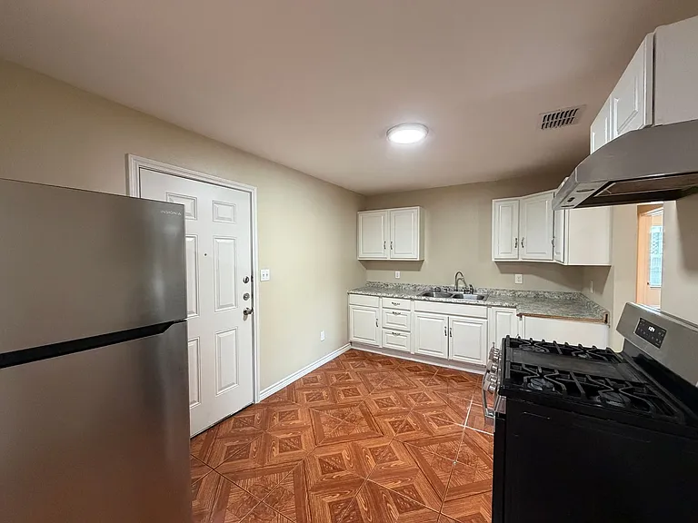 1618 Birch Pl — Photo 5